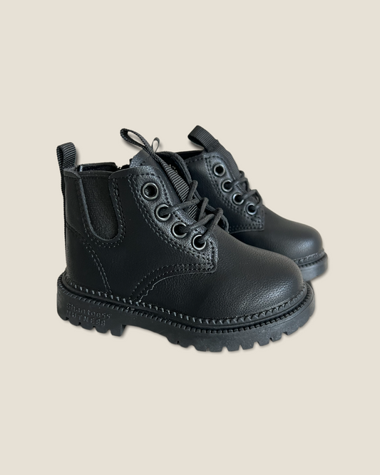 Boots Alia schwarz